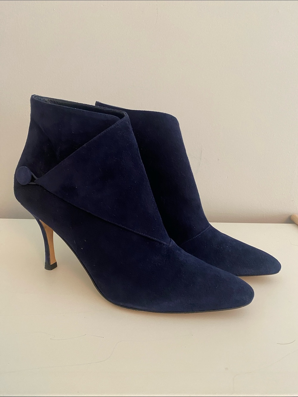Manolo Blahnik Classic Navy Suede Pointed-Toe Ankle Boots - Women size 40.5